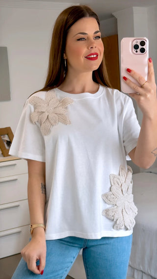 CAMISETA FLOR CROCHE
