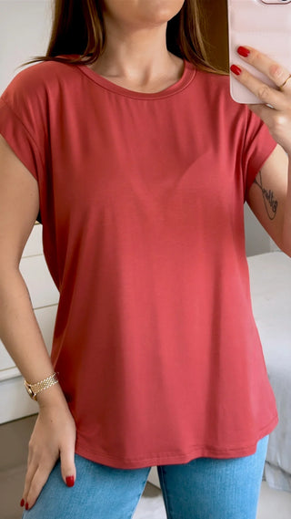 CAMISETA BÁSICA CAMI