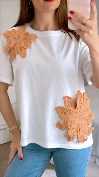 CAMISETA FLOR CROCHE