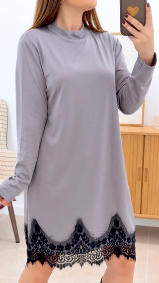 VESTIDO BAJO PUNTILLA