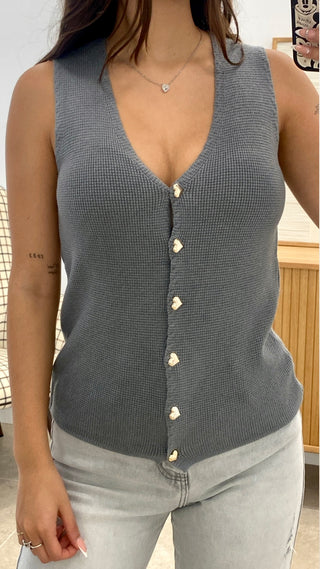 CONJUNTO CHALECO BOTONES CORAZÓN + REBECA PUNTO