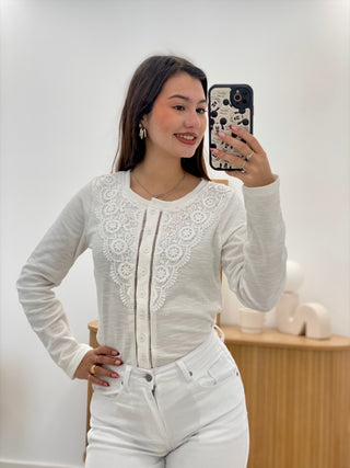 CAMISETA BOTONES ENCAJE