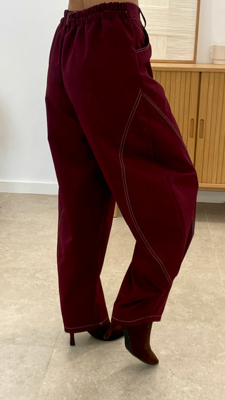 CONJUNTO CHALECO Y PANTALÓN COSTURAS BLANCAS
