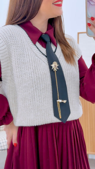 CONJUNTO VESTIDO, CHALECO Y CORBATA