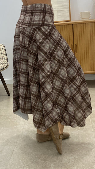 FALDA CUADROS ASIMÉTRICA