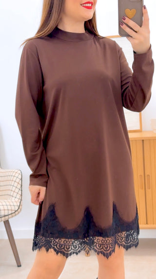 VESTIDO BAJO PUNTILLA