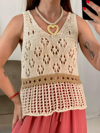 CAMISETA TROQUELADA BEIGE