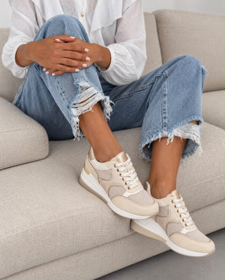 ZAPATILLAS CON CUÑA BEIGE