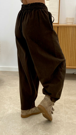 PANTALÓN BARREL COLOR LISO
