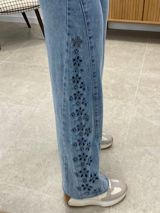 PANTALÓN WIDE LEG TROQUELADO