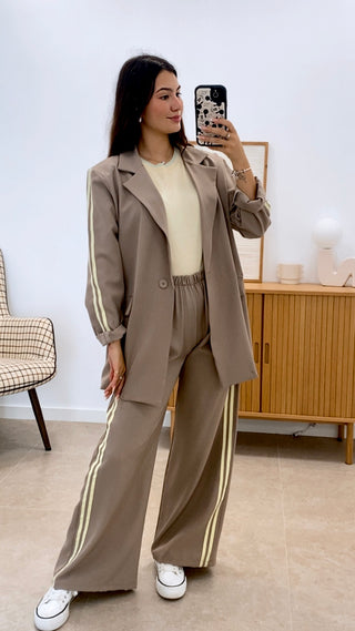 Conjunto de Americana y pantalón con lineas