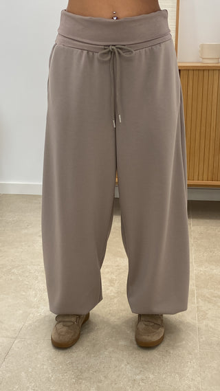 PANTALÓN BAJO AJUSTABLE