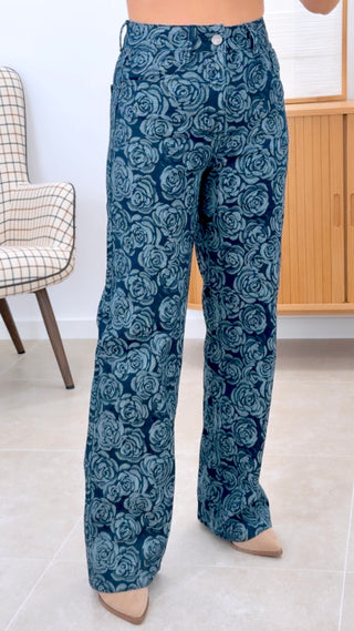 PANTALÓN DENIM ROSAS