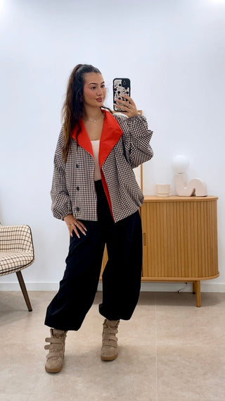 CHAQUETA CUELLO ROJO