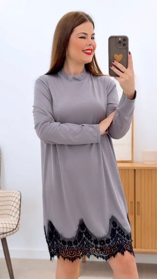 VESTIDO BAJO PUNTILLA