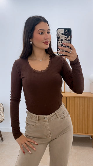 CAMISETA MANGA LARGA Y PUNTILLA