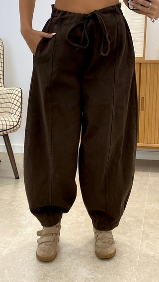 PANTALÓN BARREL COLOR LISO