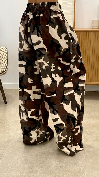 PANTALÓN ANCHO PLEGADO CAPAS