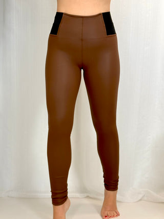 LEGGIN ENCERADO MARRON