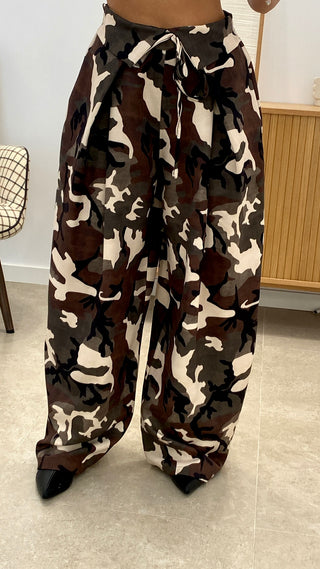 PANTALÓN ANCHO PLEGADO CAPAS