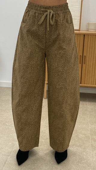 PANTALÓN BARREL PRINT