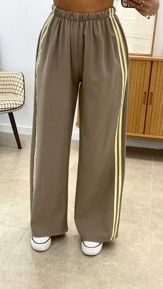 Conjunto de Americana y pantalón con lineas