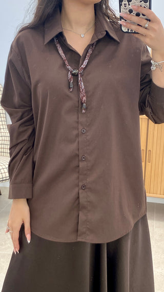 CAMISA CON PAÑUELO AL CUELLO