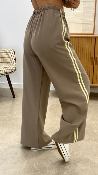 Conjunto de Americana y pantalón con lineas