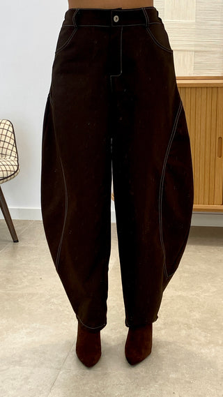 CONJUNTO CHALECO Y PANTALÓN COSTURAS BLANCAS