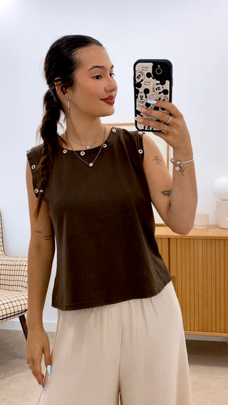 CAMISETA CHAPAS PERFORADAS