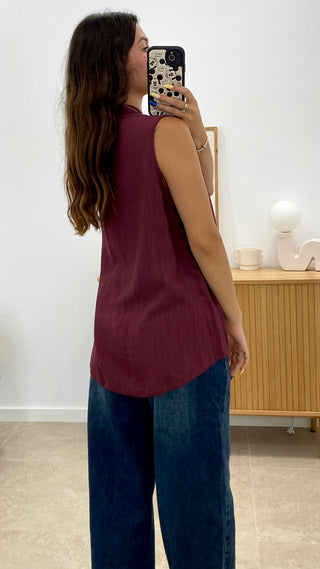 CAMISETA SIN MANGAS Y COLLAR