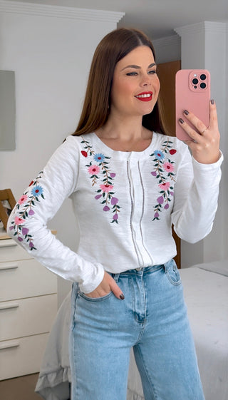CAMISETA BORDADA BOTONES