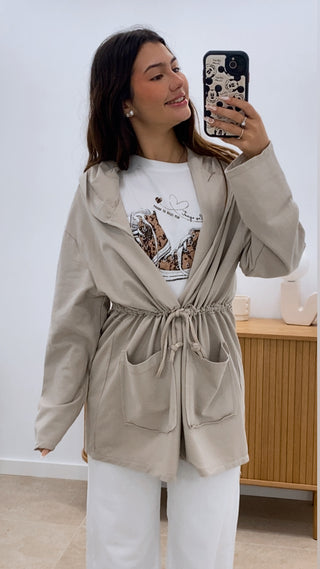 CHAQUETA CAPUCHA CORDÓN CINTURA