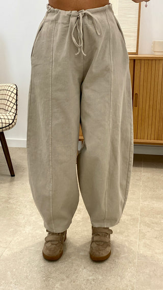 PANTALÓN BARREL COLOR LISO