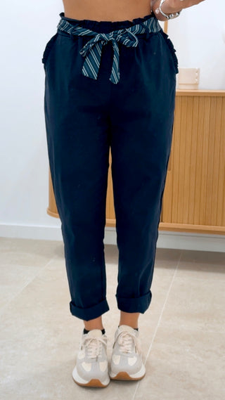 PANTALÓN ELÁSTICO CON CINTURÓN RAYAS