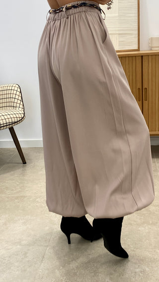 PANTALÓN BOMBACHO CON CINTURÓN PAÑUELO TRENZADO