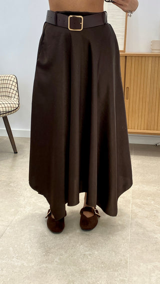 FALDA SATINADA CON CINTURÓN POLIPIEL