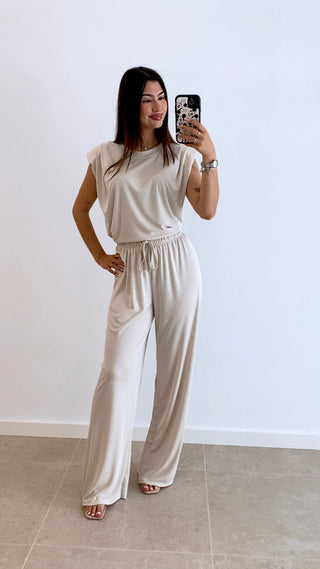 CONJUNTO CAMISETA HOMBRERAS + PANTALÓN