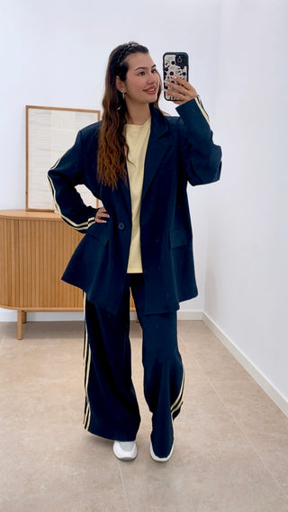 Conjunto de Americana Clásica con Botones Frontales y Pantalón Engomado Doble Línea Lateral para Looks Profesionales y Casuales