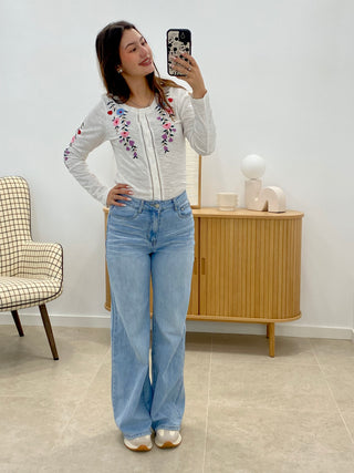 CAMISETA BORDADA BOTONES