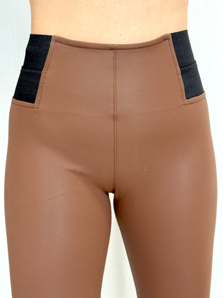 LEGGIN ENCERADO MARRON