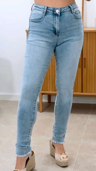 PANTALÓN PITILLO DESFLECADO EFECTO PUSH UP